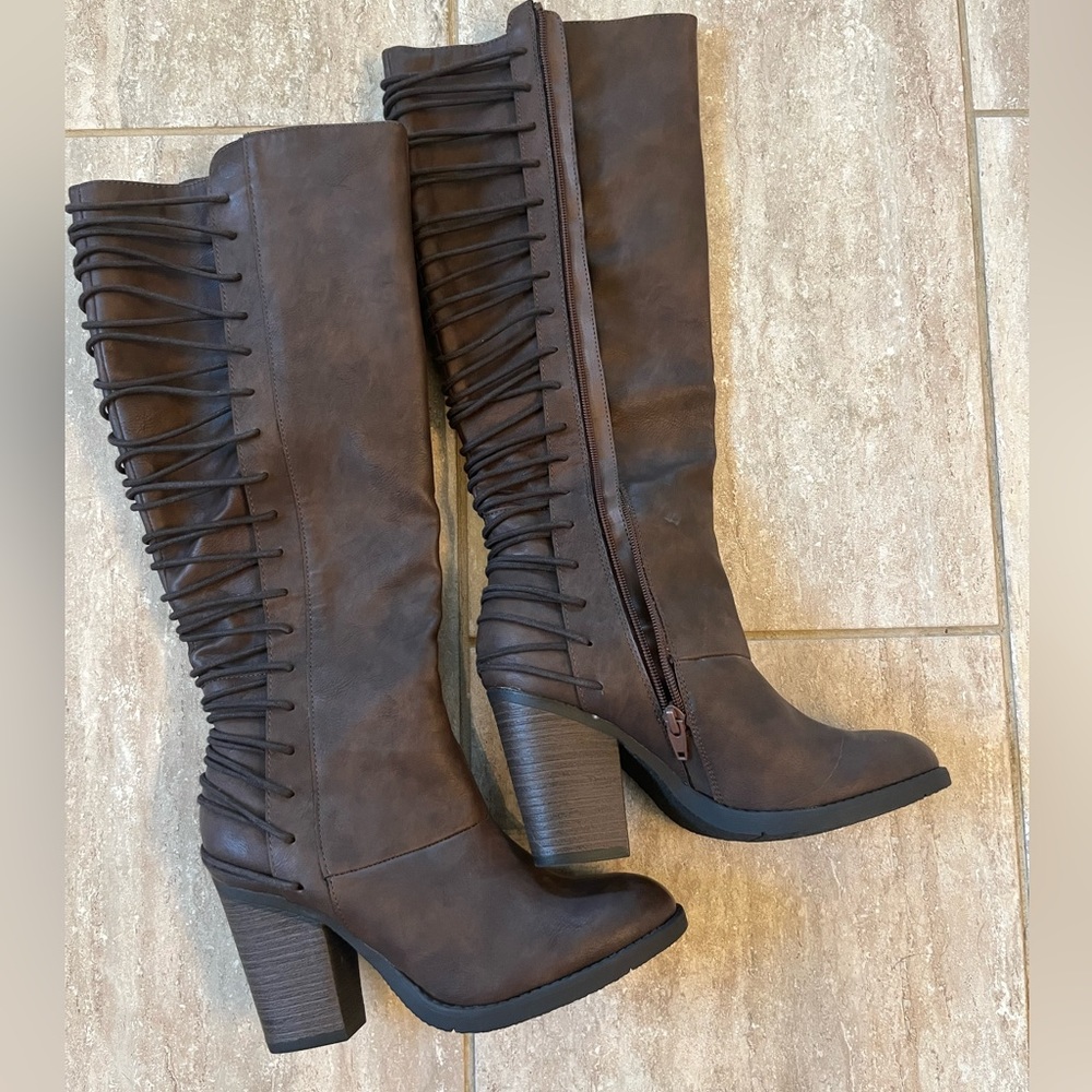 Brand new heeled fall boots